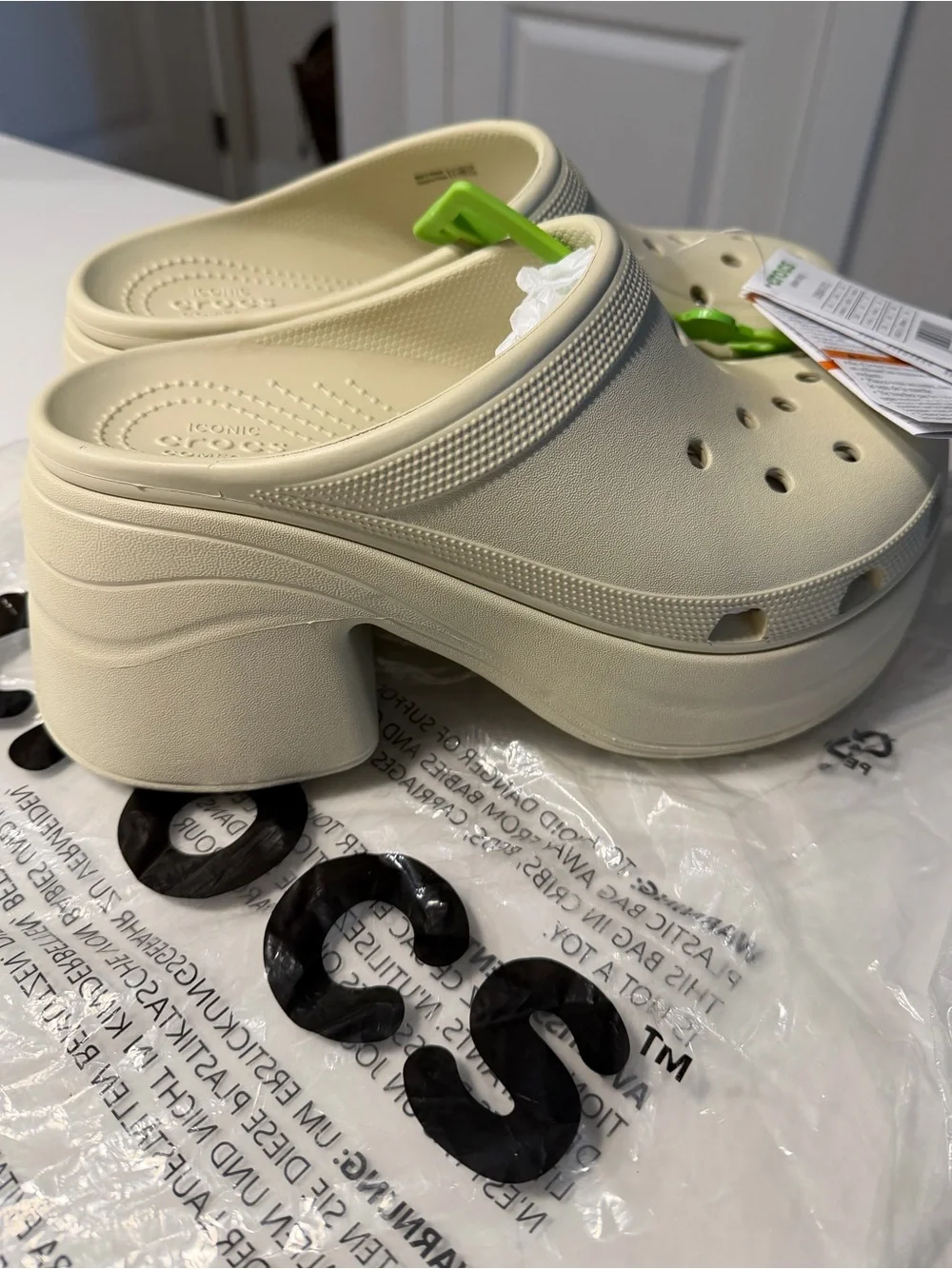 CROCS discover feminine